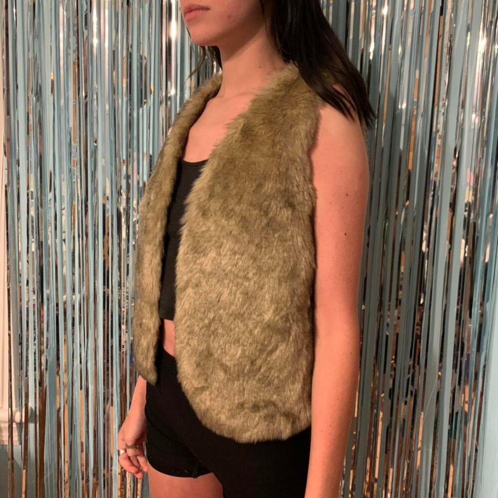 LIGHT BROWN FAUX FUR VEST